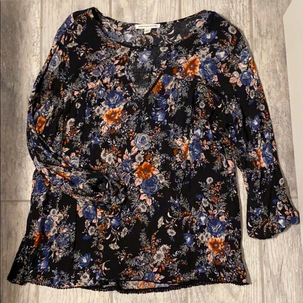 Key Hole Floral Top